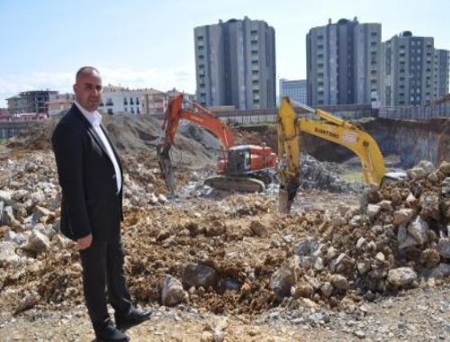 Hayırsever işadamı Adem Peker 3 okul birden yaptırıyor